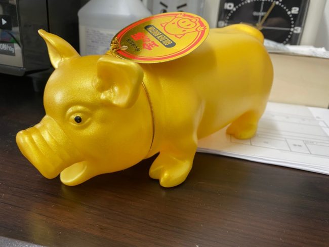 金色のブタの置物 | イエ楽×ヤマダ不動産 | 高知市の中古戸建・中古